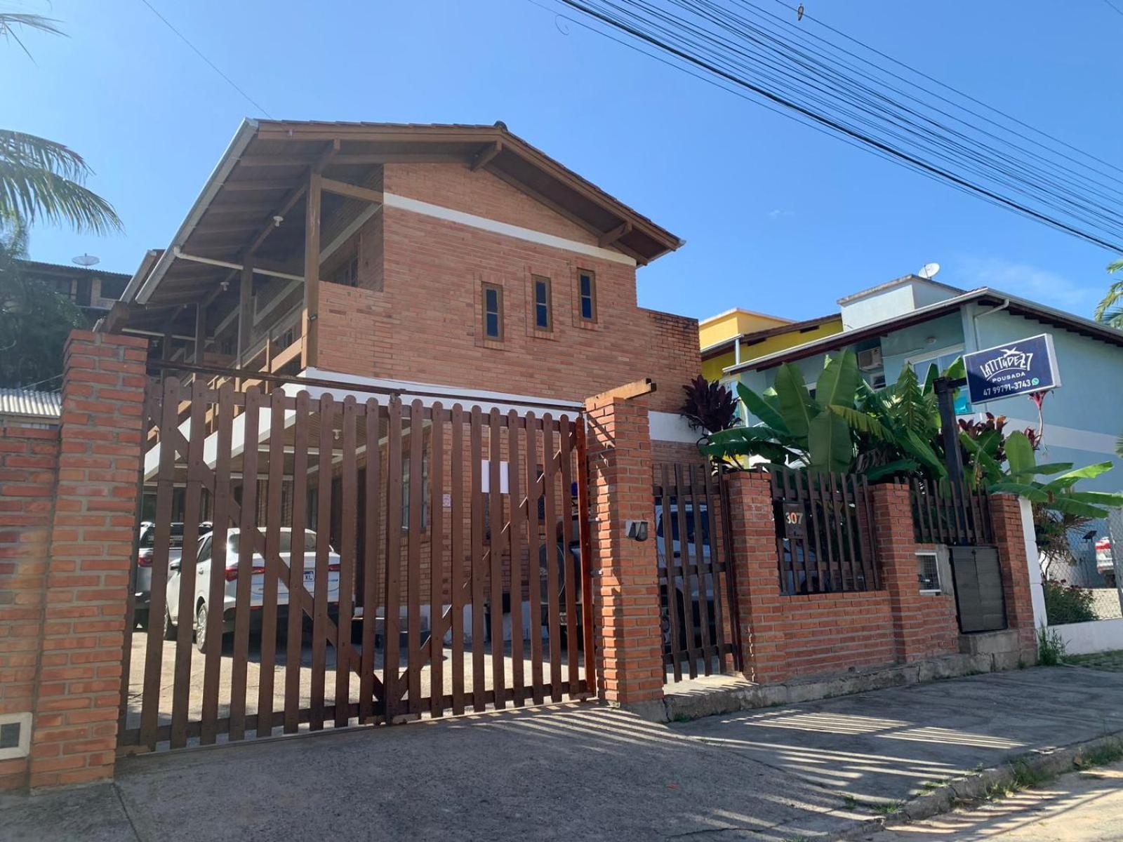 Pousada Latitude 27 Bombinhas Exterior photo
